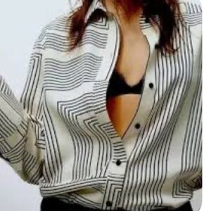 H&M Women’s Geometric Button Down